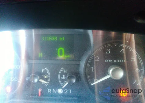 2011 Lincoln Town Car Executive L z USA, uszkodzony, nr VIN 2LNBL8EV6BX757150